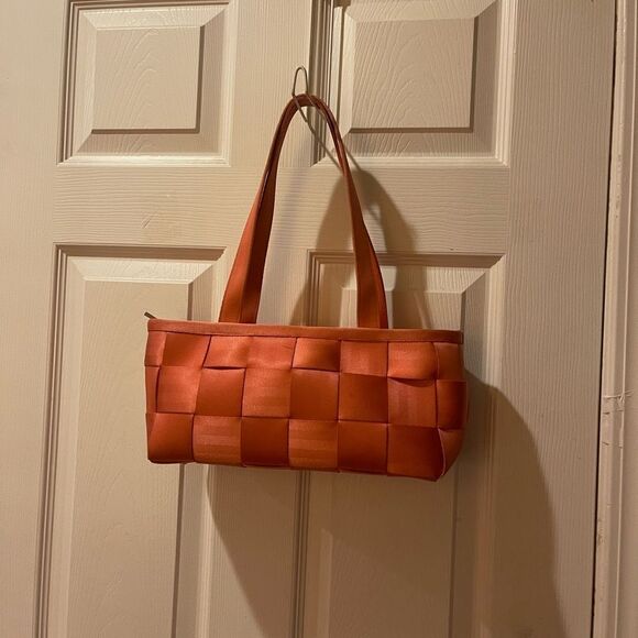Harvey’s the original seatbelt bag orange baguette style shoulder bag. - Picture 3 of 13